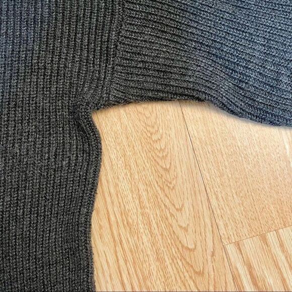 American Eagle Grey V-Neck Sweater - Size: XS - Picture 11 of 12